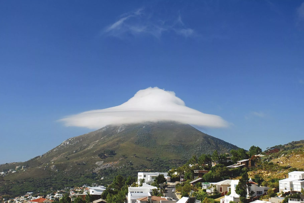 22 Titillating Pictures of Clouds That Look Like Something Else 